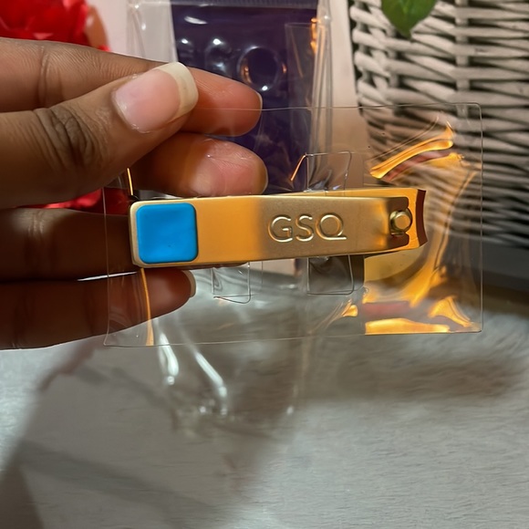 GSQ Hair Scrunchie & Nail Clipper Set (2pc) - Picture 14 of 16